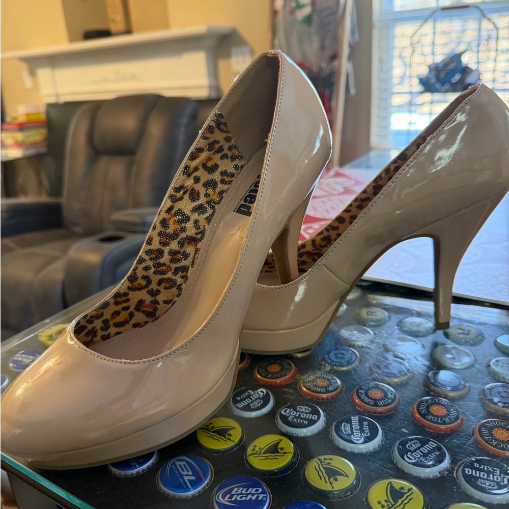 👠Unlisted by Kenneth Cole Beige Patent Heels